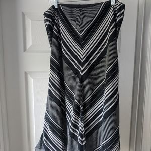 Size 12 Elastic Waist Skirt Black & White Chevron